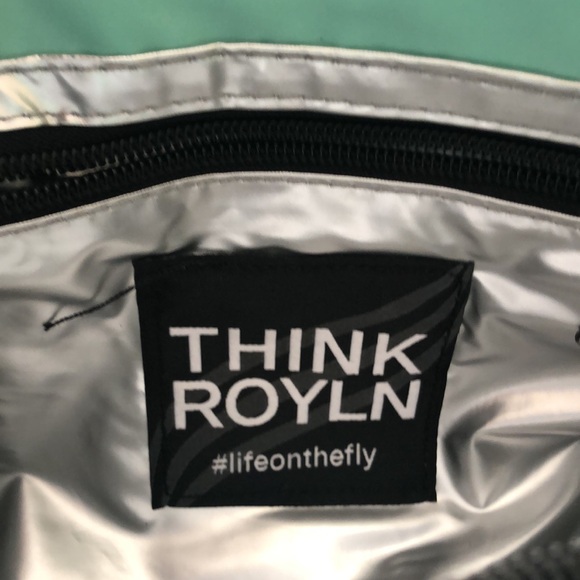 NWT THINK ROYLN Quilted Flapover Crossbody W/3 Straps - Picture 6 of 9